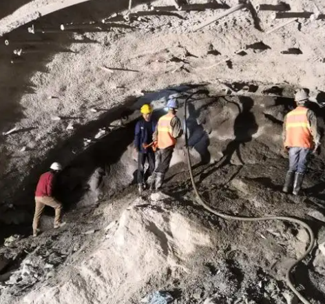 嵩县隧道拱顶带模注浆料，微膨胀注浆料的特点及施工工艺